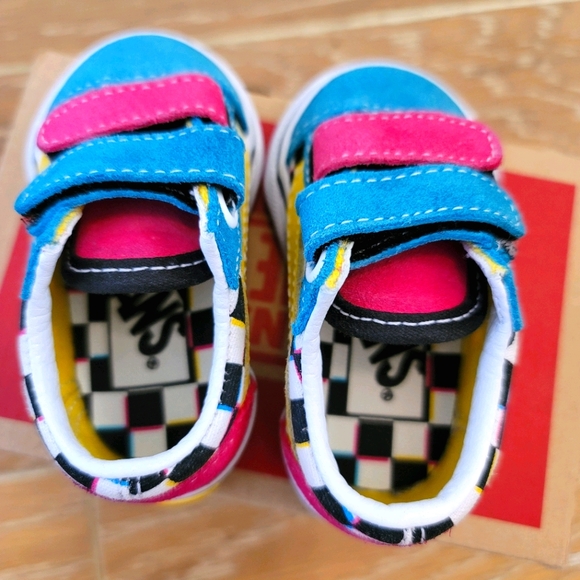 Vans - Picture 2 of 3